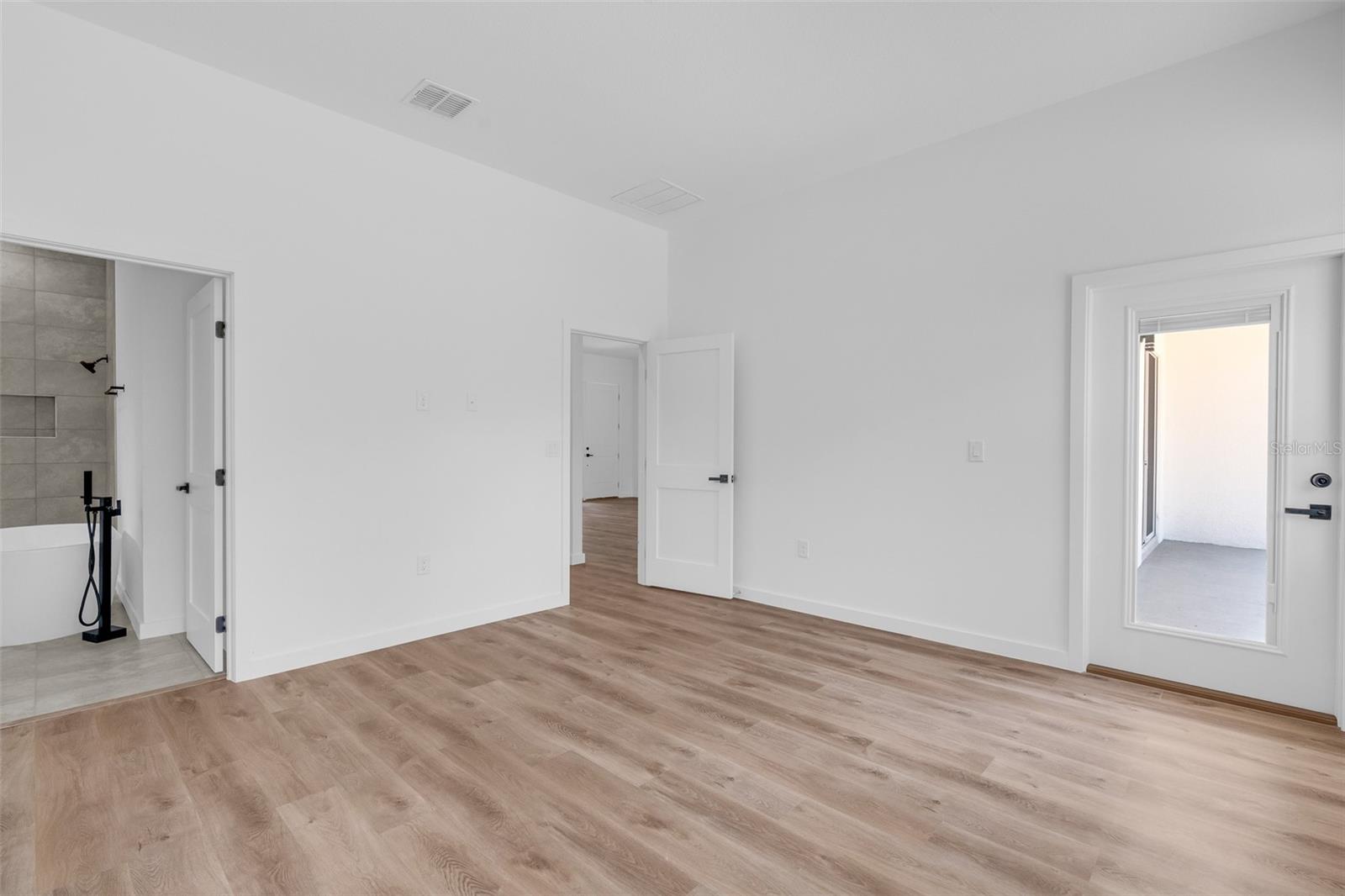 Listing photo id 22 for 9578 Wallace Way