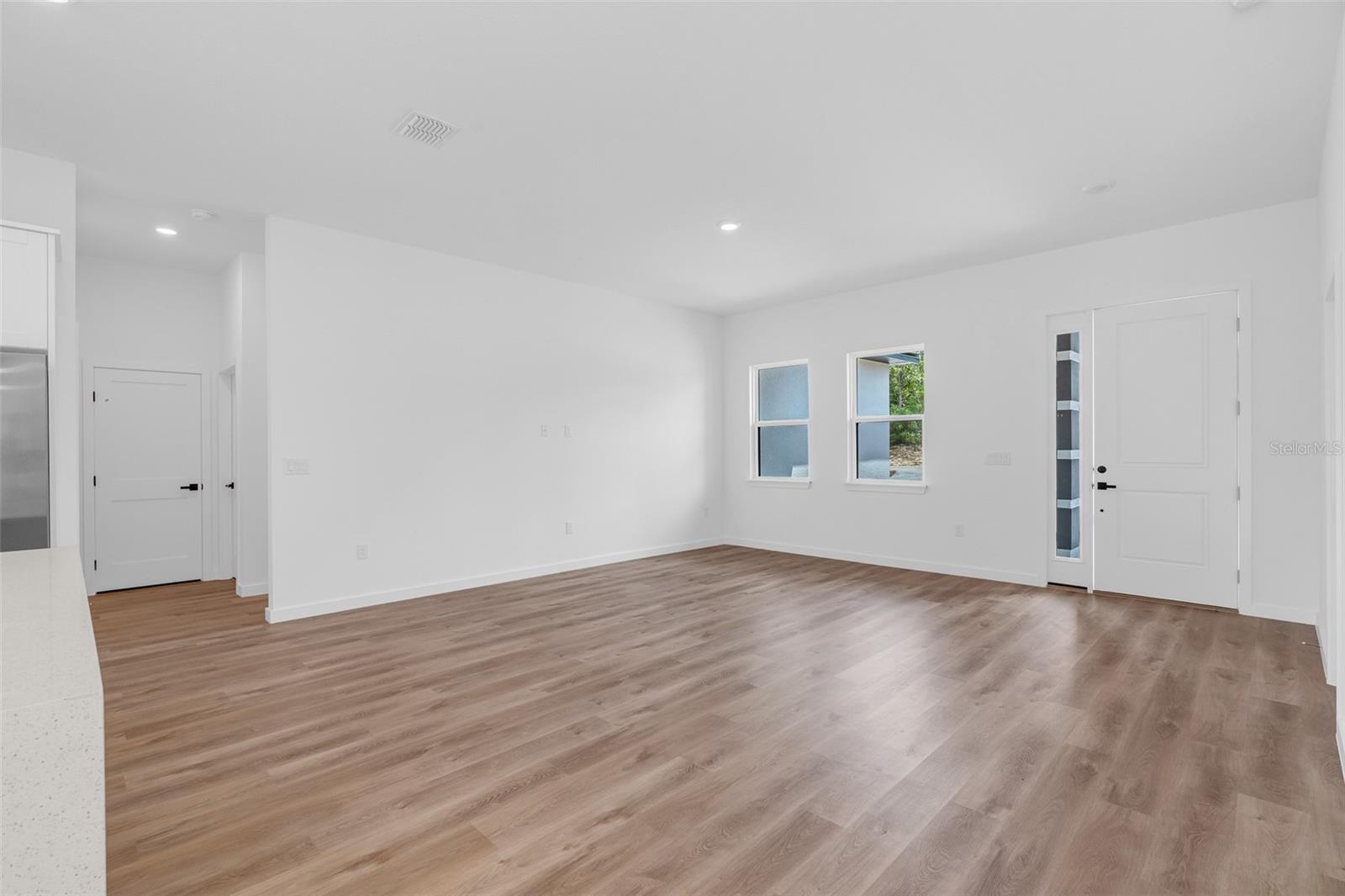 Listing photo id 2 for 9578 Wallace Way