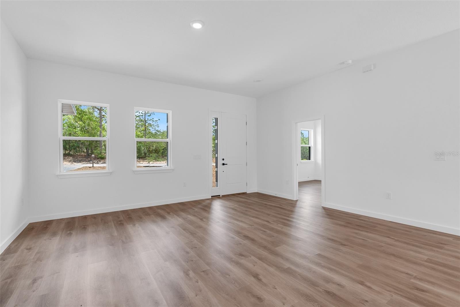Listing photo id 3 for 9578 Wallace Way