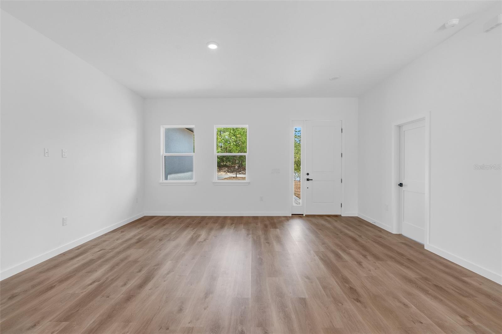 Listing photo id 4 for 9578 Wallace Way