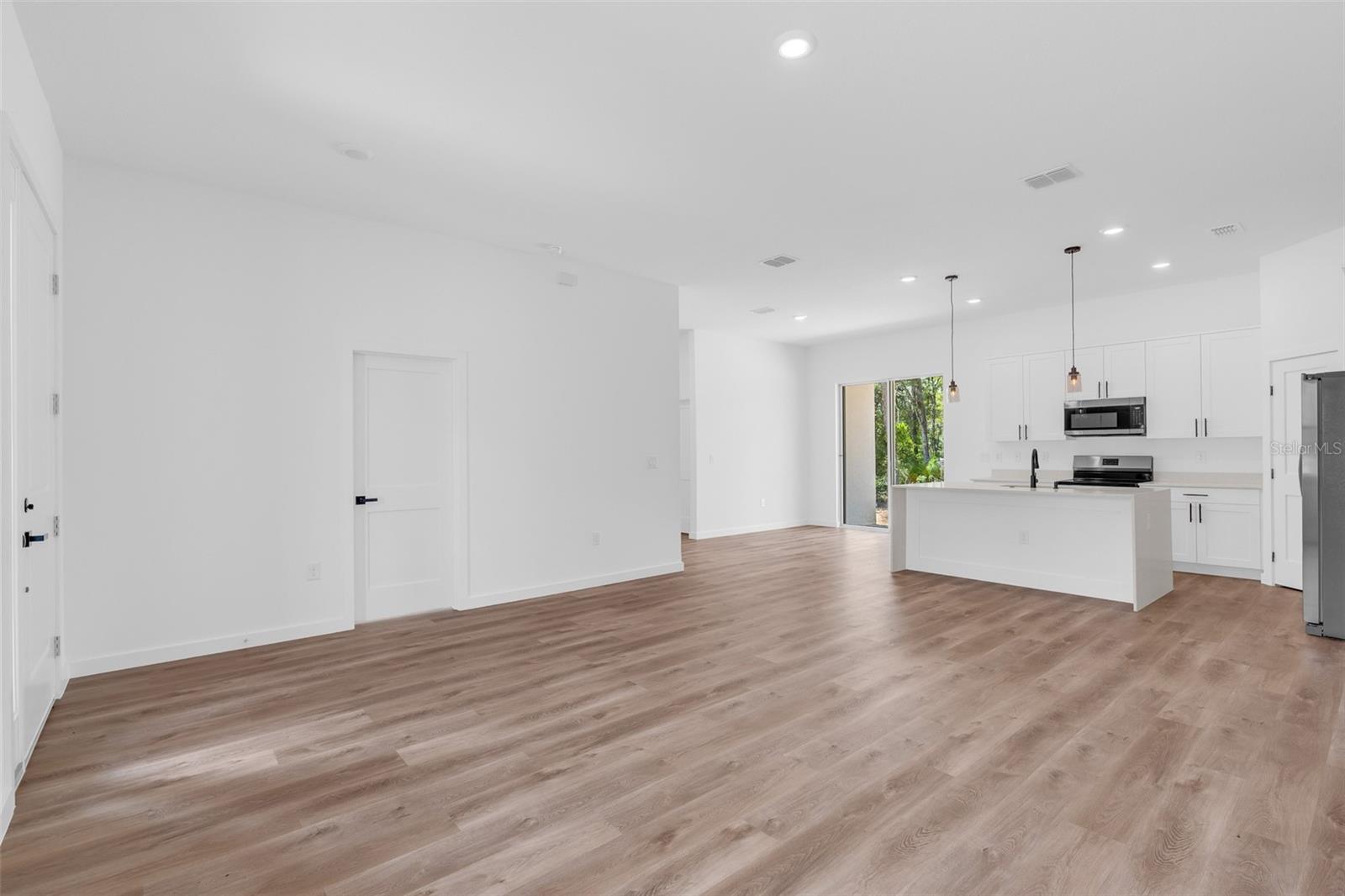 Listing photo id 5 for 9578 Wallace Way