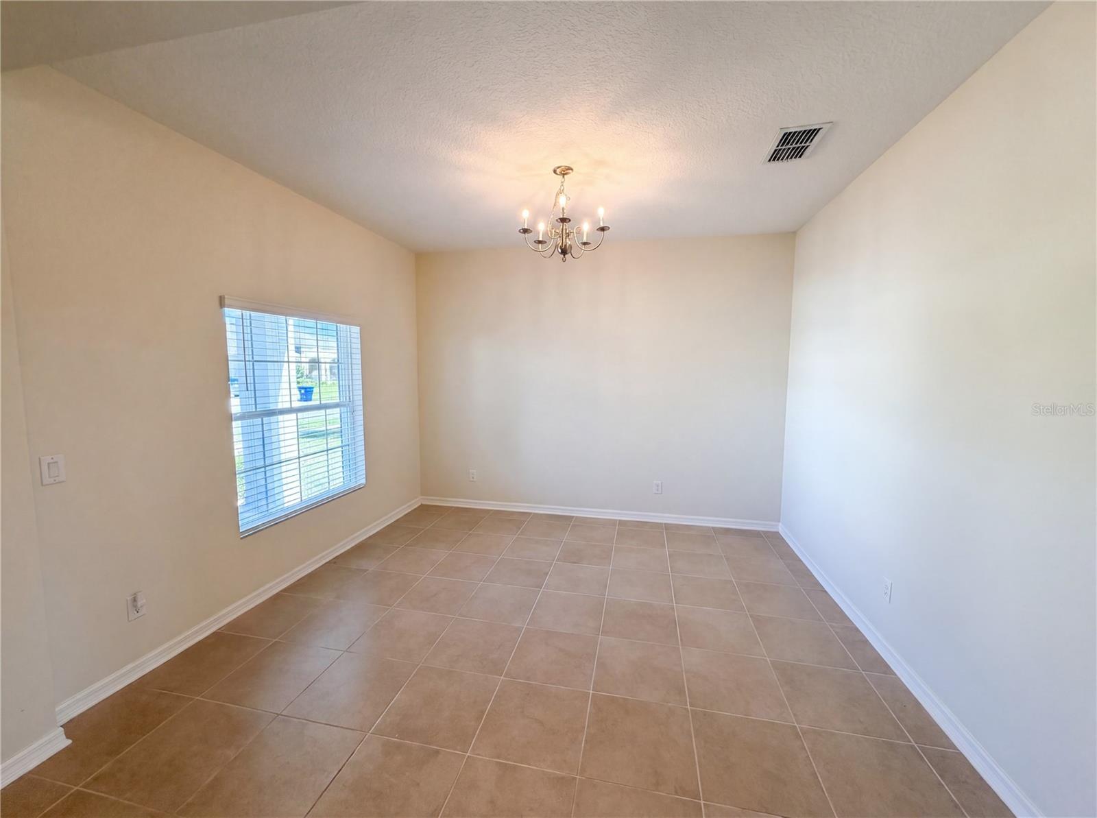 Image 9 of 36 For 1811 Henley Street
