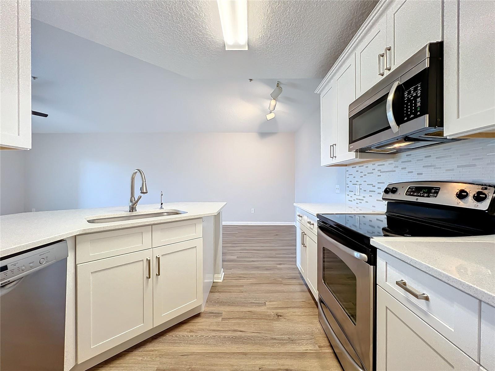 Image 7 of 17 For 6572 Swissco Drive 233