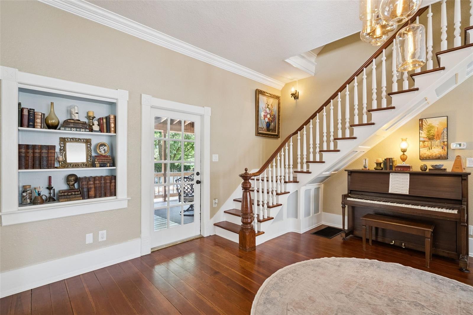Image 15 of 32 For 605 Lakeview Avenue