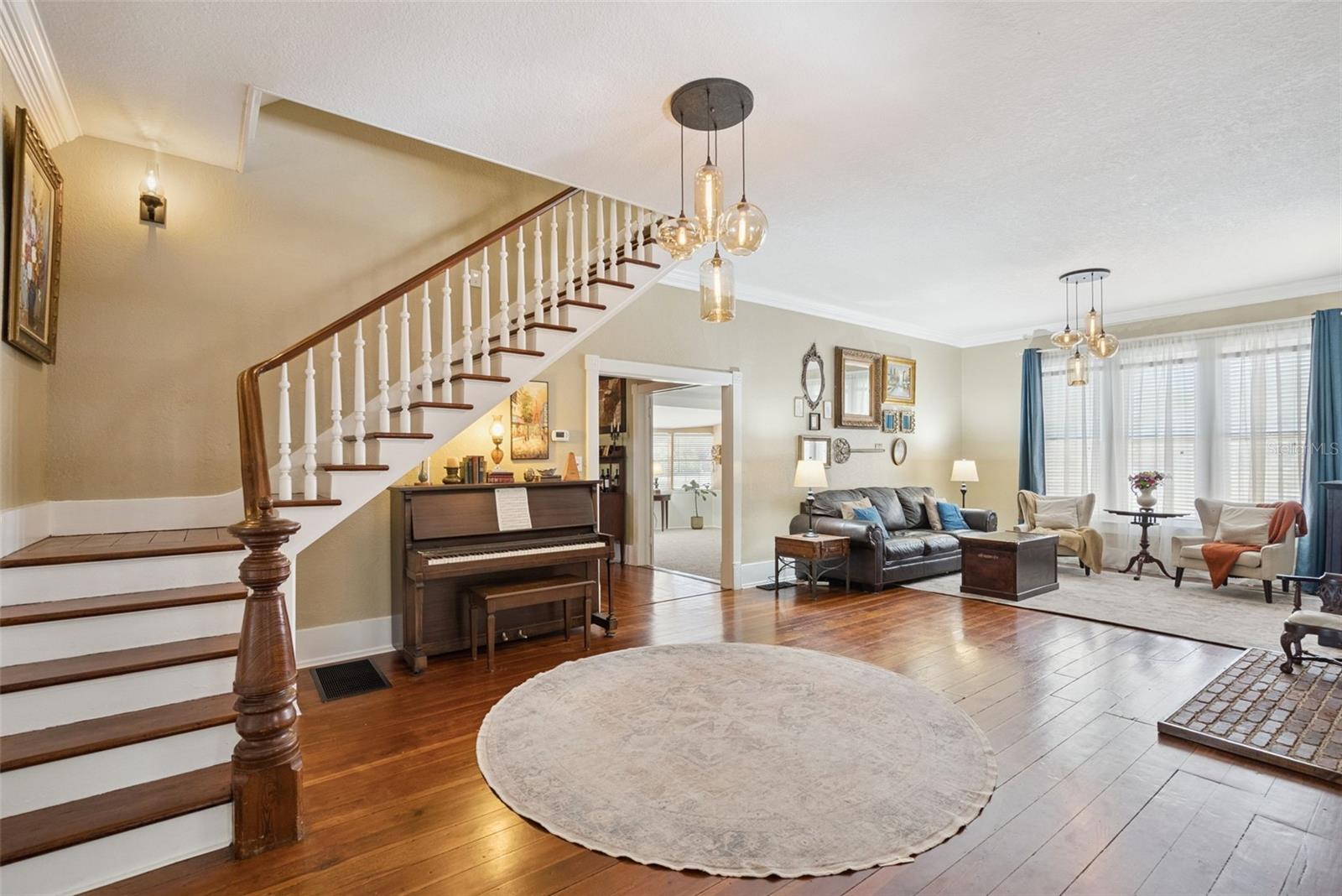 Image 2 of 32 For 605 Lakeview Avenue