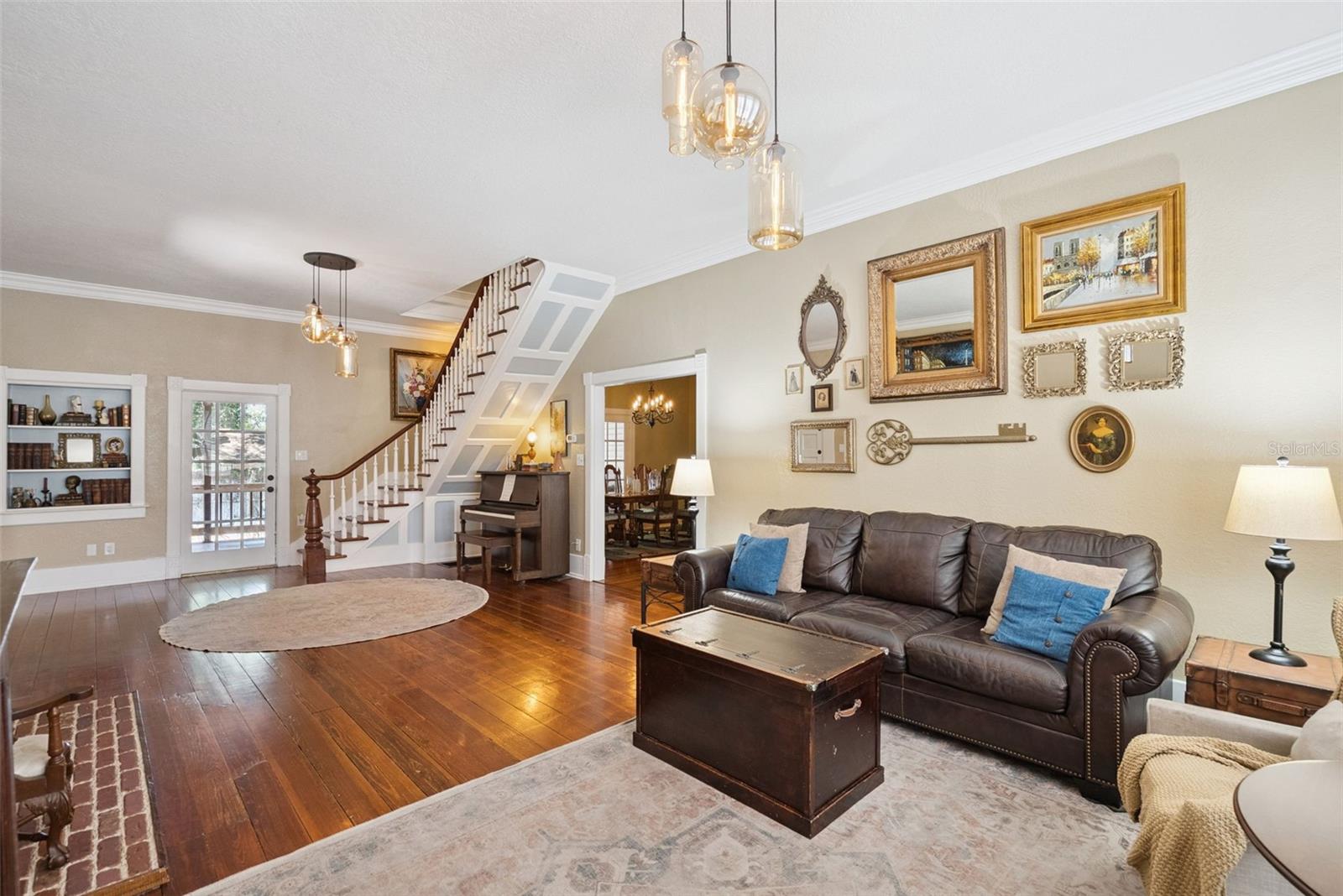 Image 4 of 32 For 605 Lakeview Avenue