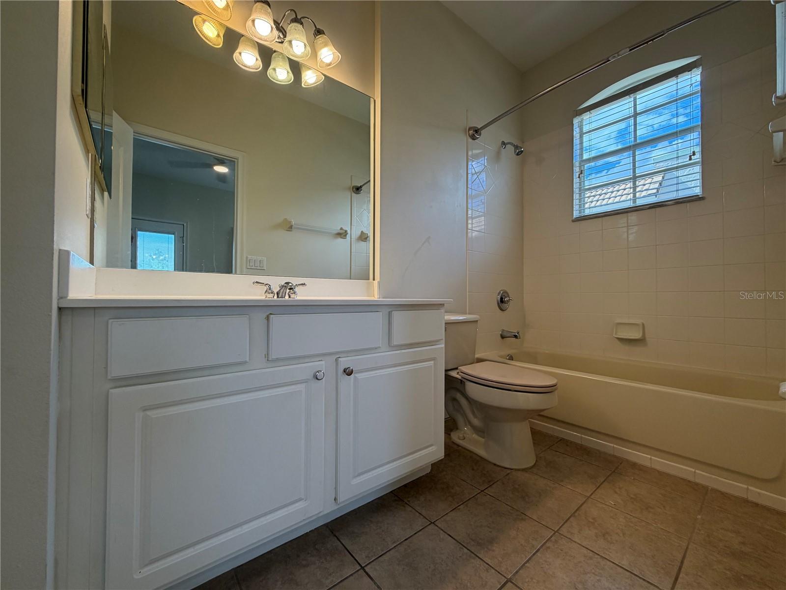Image 11 of 28 For 3400 Golfview Boulevard A