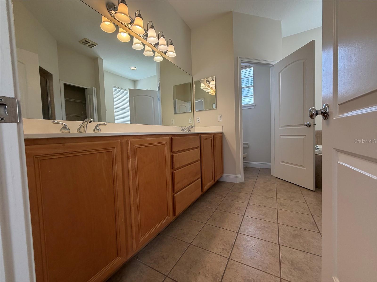 Image 15 of 28 For 3400 Golfview Boulevard A