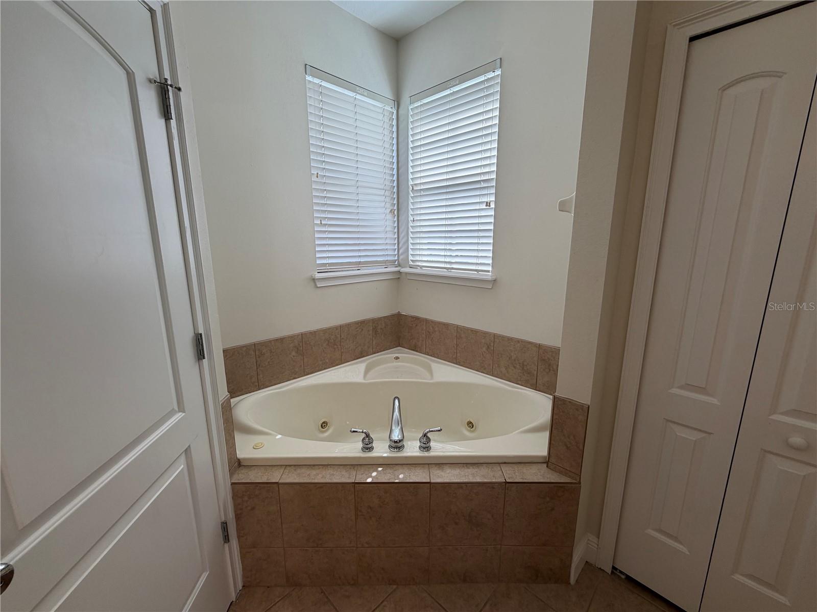 Image 16 of 28 For 3400 Golfview Boulevard A