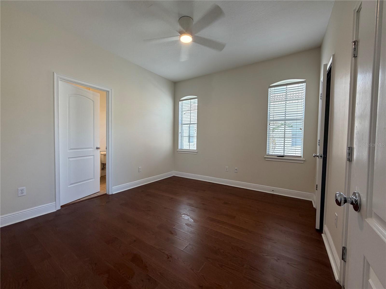 Image 9 of 28 For 3400 Golfview Boulevard A