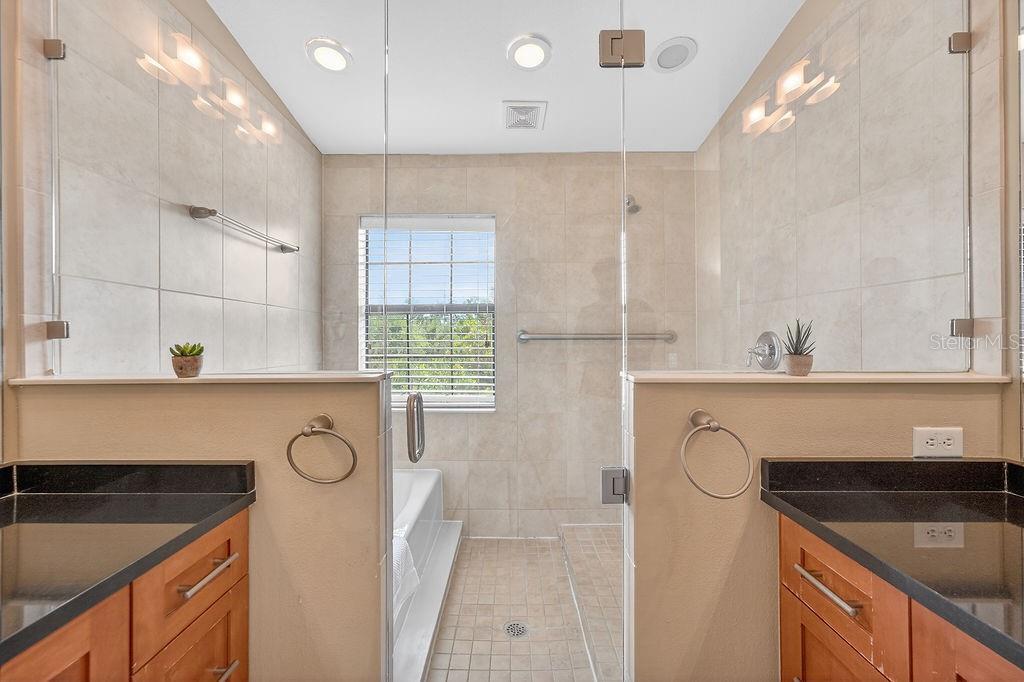 Image 20 of 40 For 14525 Damai Lane 14525