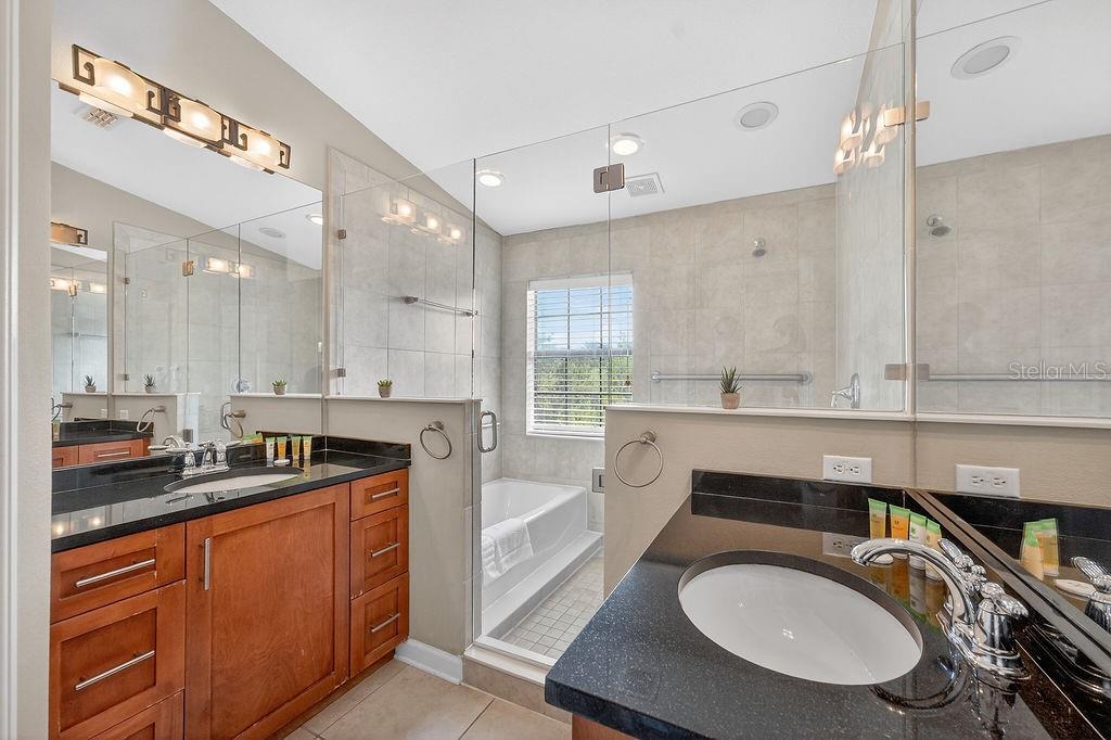 Image 21 of 40 For 14525 Damai Lane 14525
