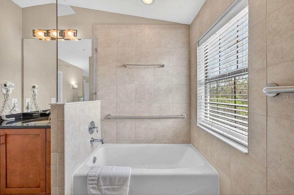 Image 22 of 40 For 14525 Damai Lane 14525