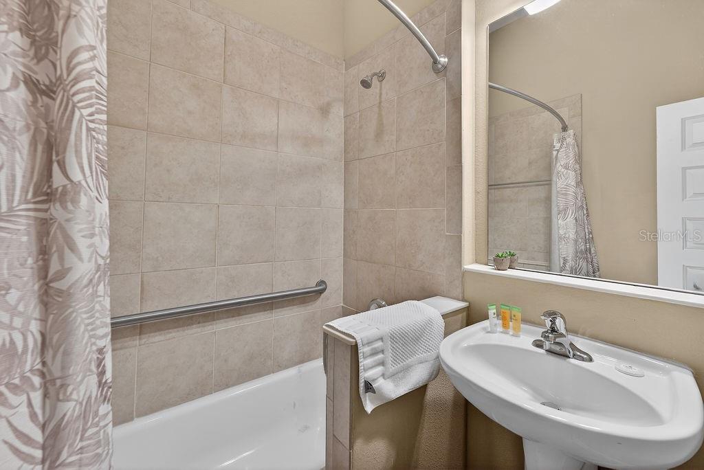 Image 29 of 40 For 14525 Damai Lane 14525