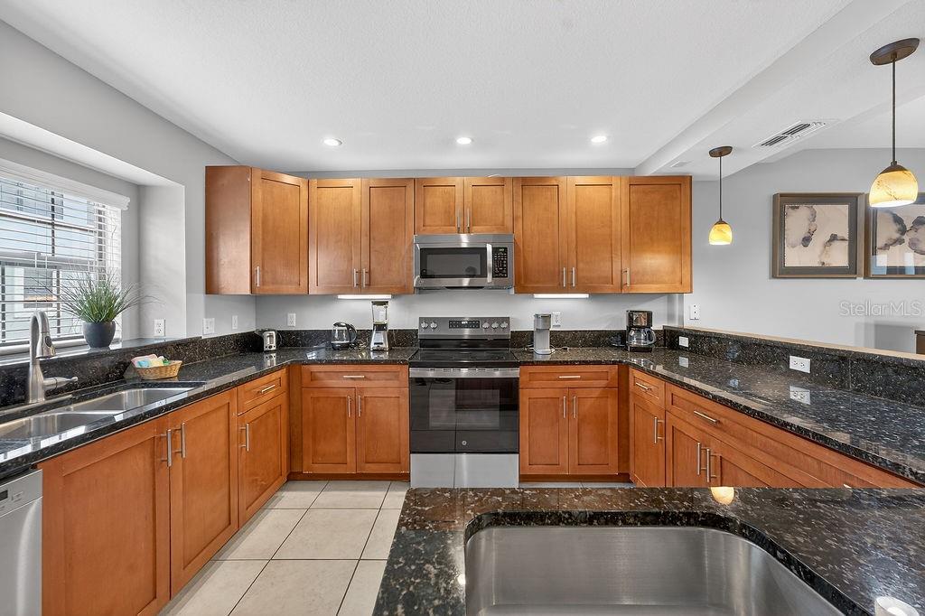 Image 5 of 40 For 14525 Damai Lane 14525