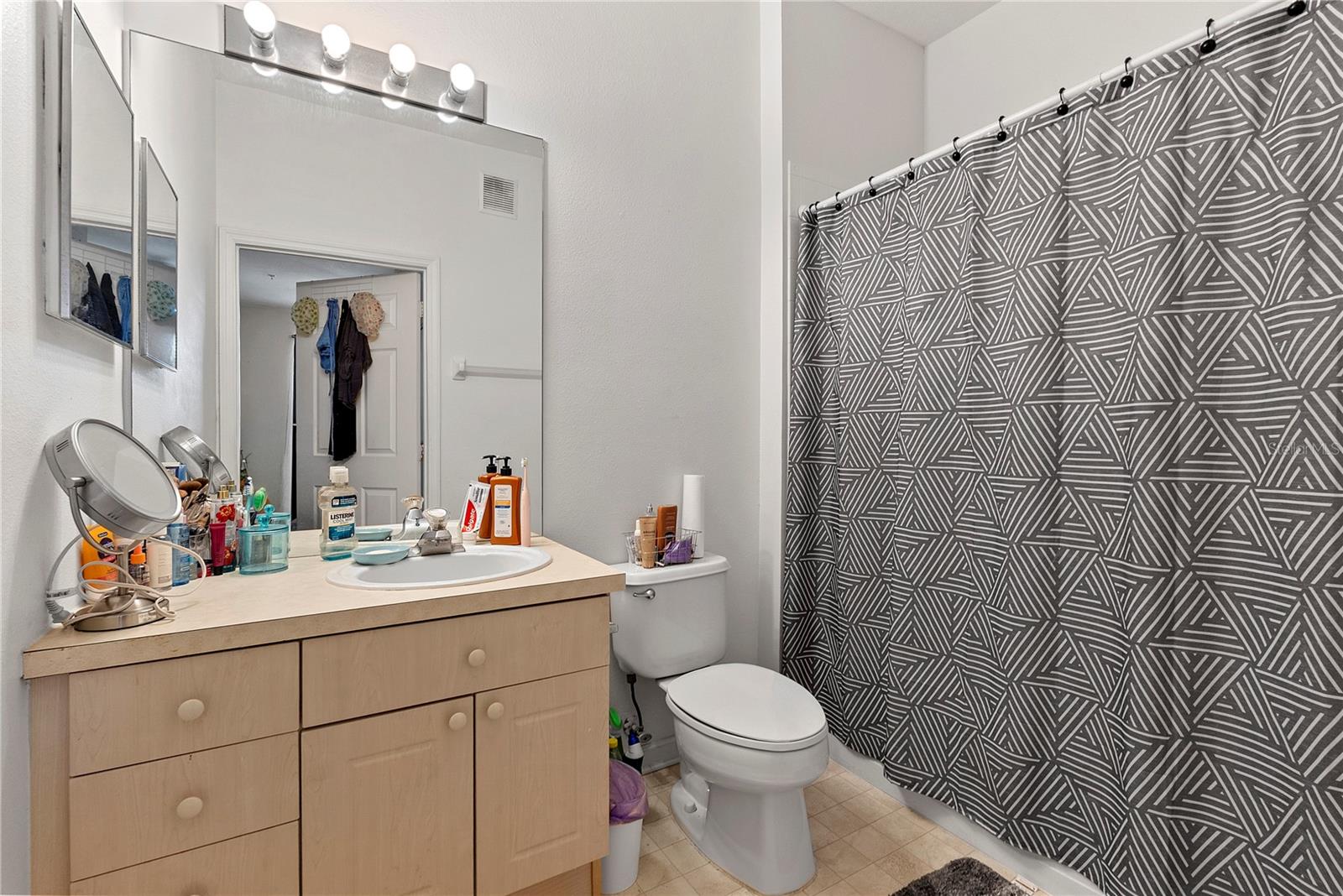 Image 10 of 29 For 8103 Coconut Palm Way 205
