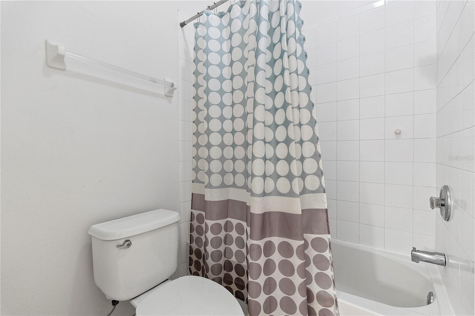 Image 16 of 29 For 8103 Coconut Palm Way 205