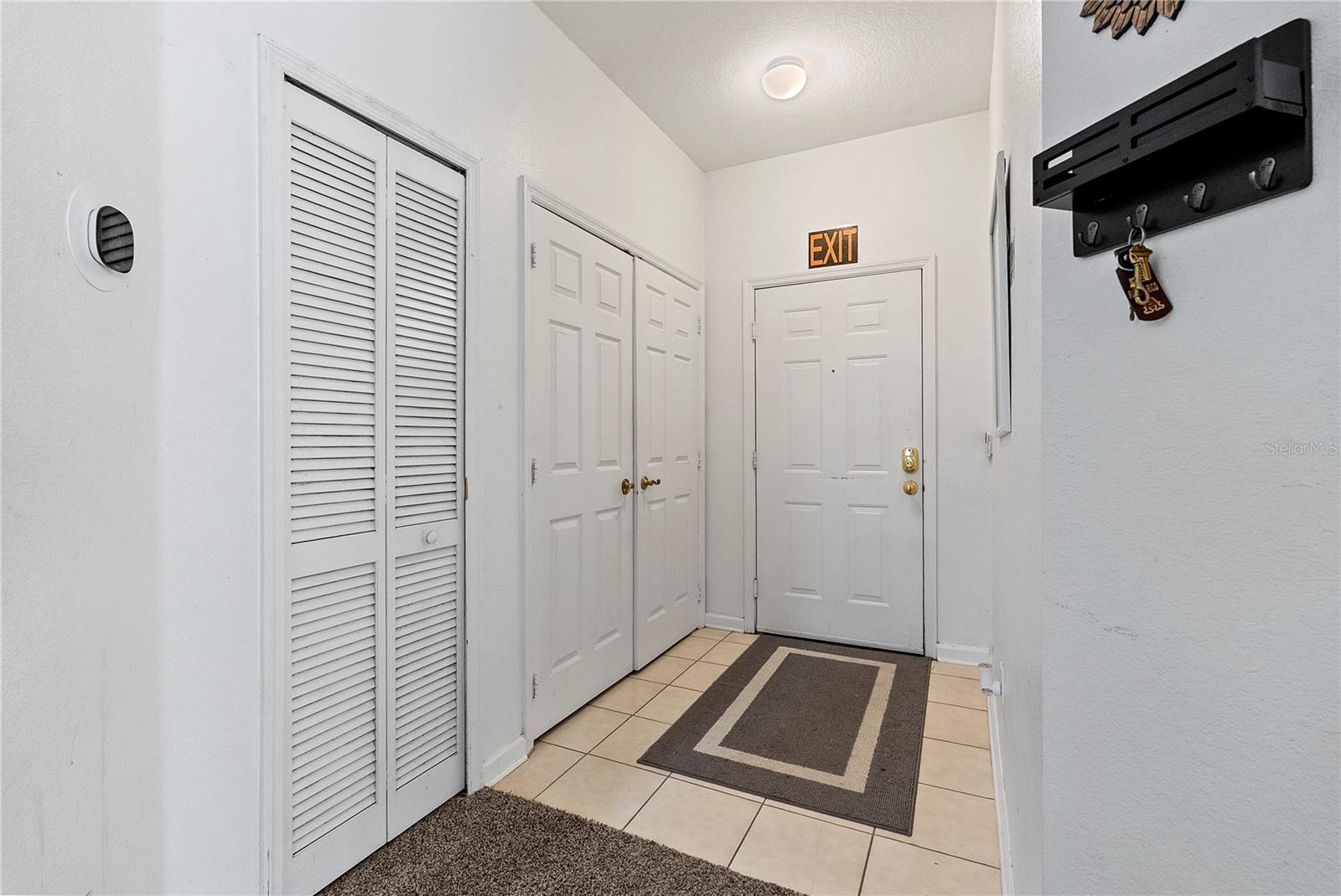 Image 19 of 29 For 8103 Coconut Palm Way 205