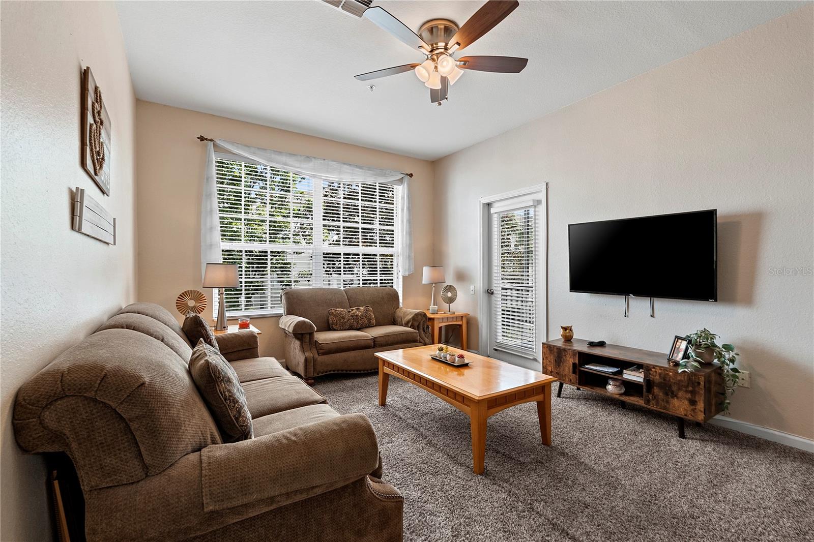 Image 2 of 29 For 8103 Coconut Palm Way 205