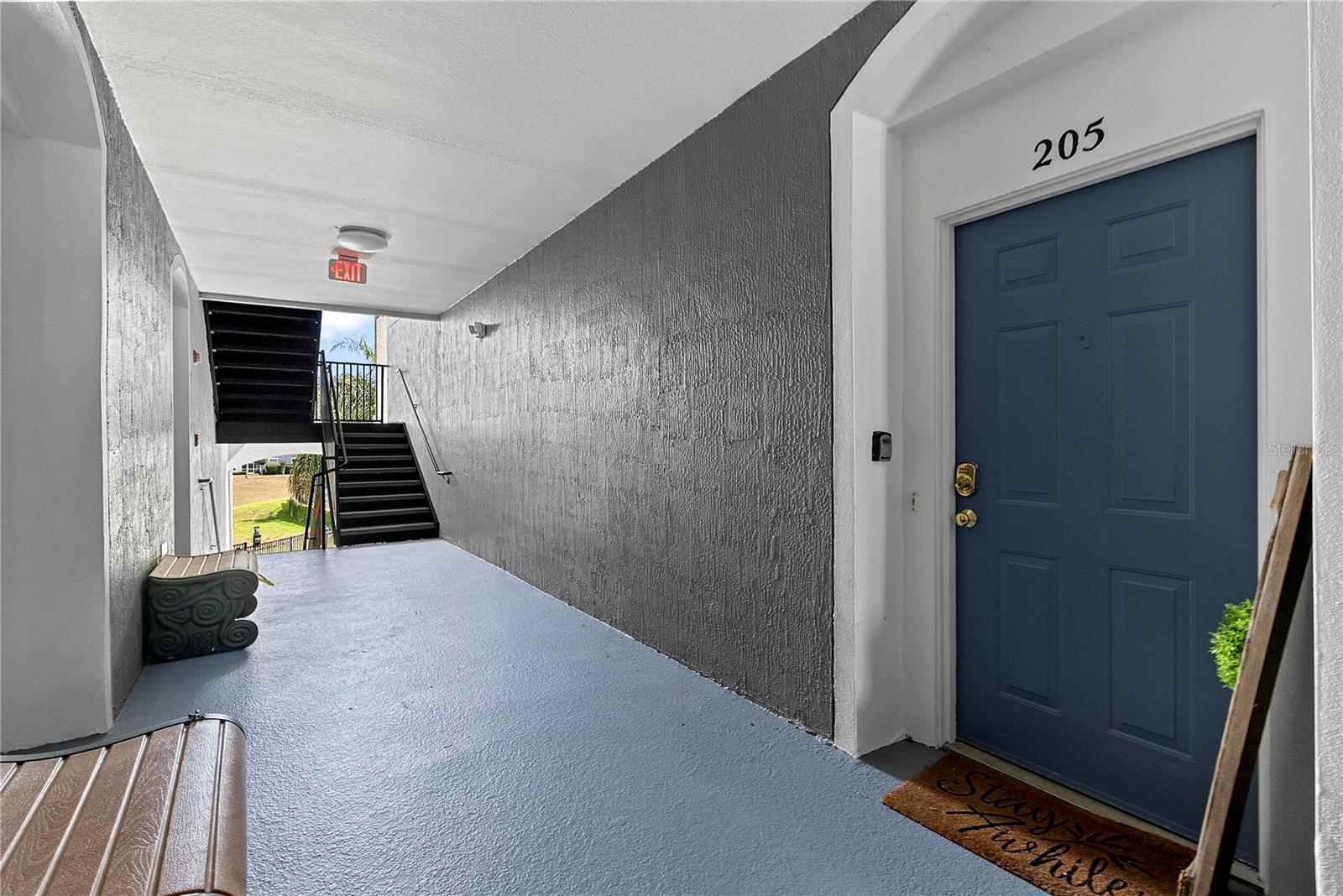 Image 20 of 29 For 8103 Coconut Palm Way 205