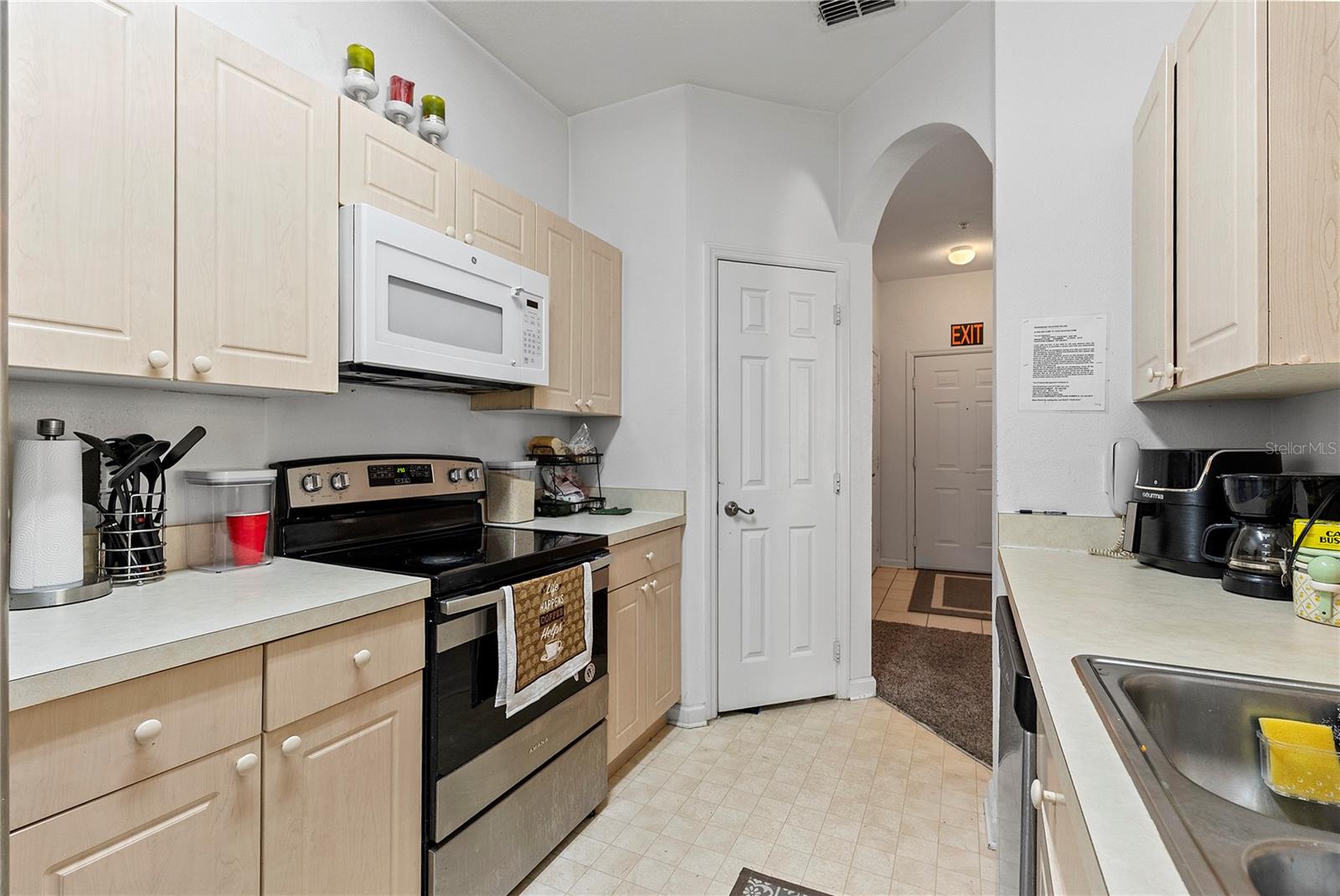 Image 7 of 29 For 8103 Coconut Palm Way 205