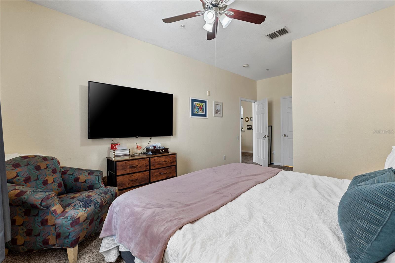 Image 9 of 29 For 8103 Coconut Palm Way 205