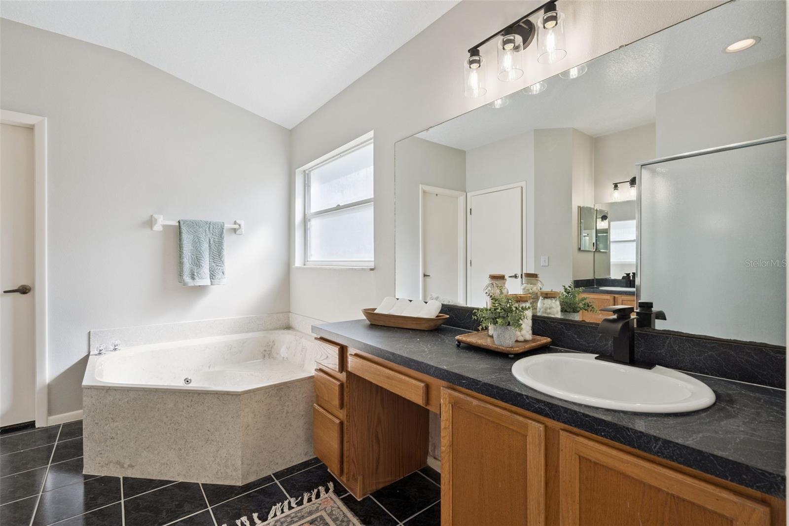 Image 13 of 48 For 12620 Waterhaven Circle