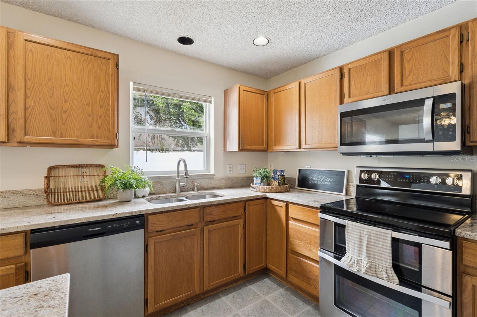 Image 5 of 48 For 12620 Waterhaven Circle