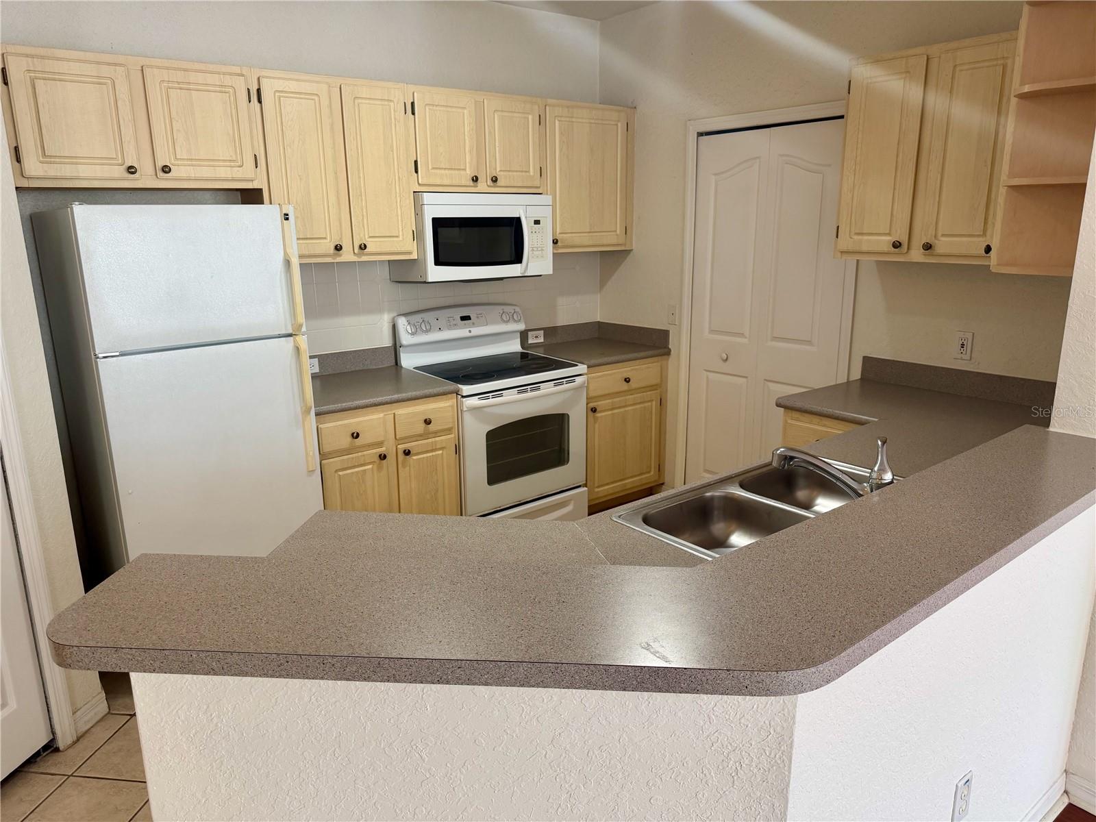 Image 3 of 21 For 2740 Maitland Crossing Way 201
