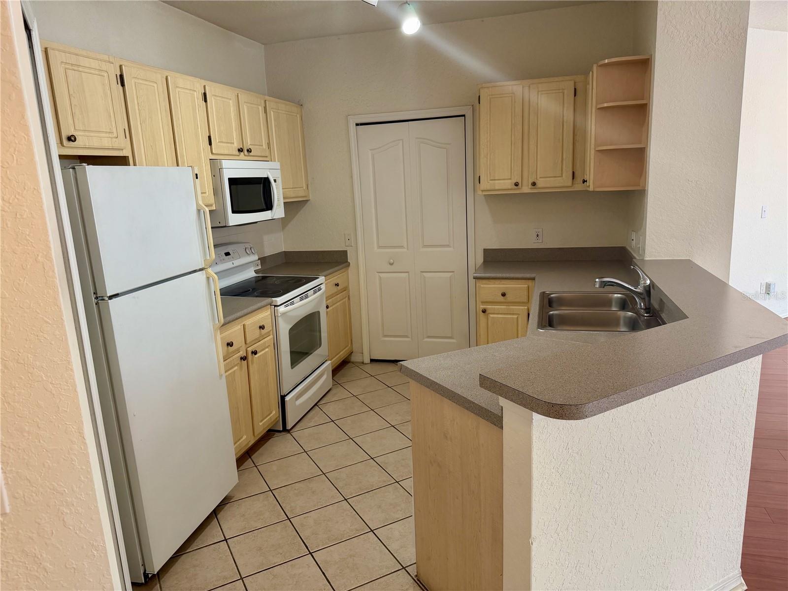 Image 4 of 21 For 2740 Maitland Crossing Way 201