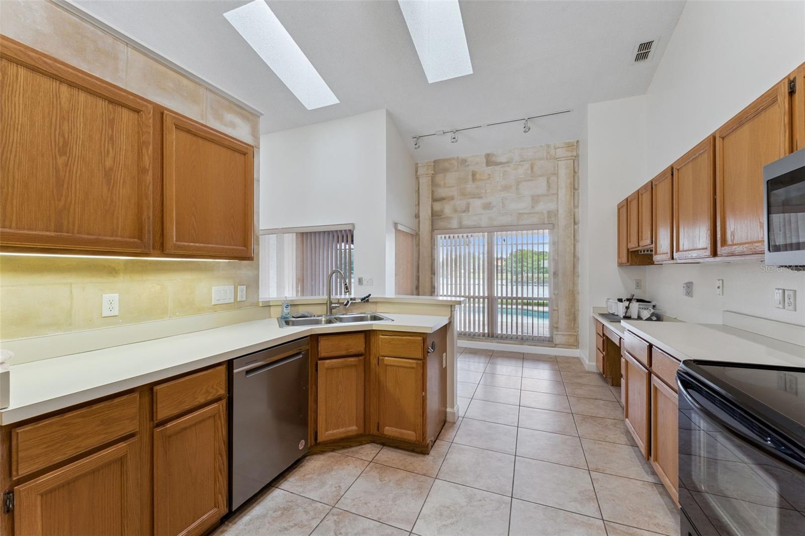 Image 13 of 35 For 12879 Lower River Boulevard