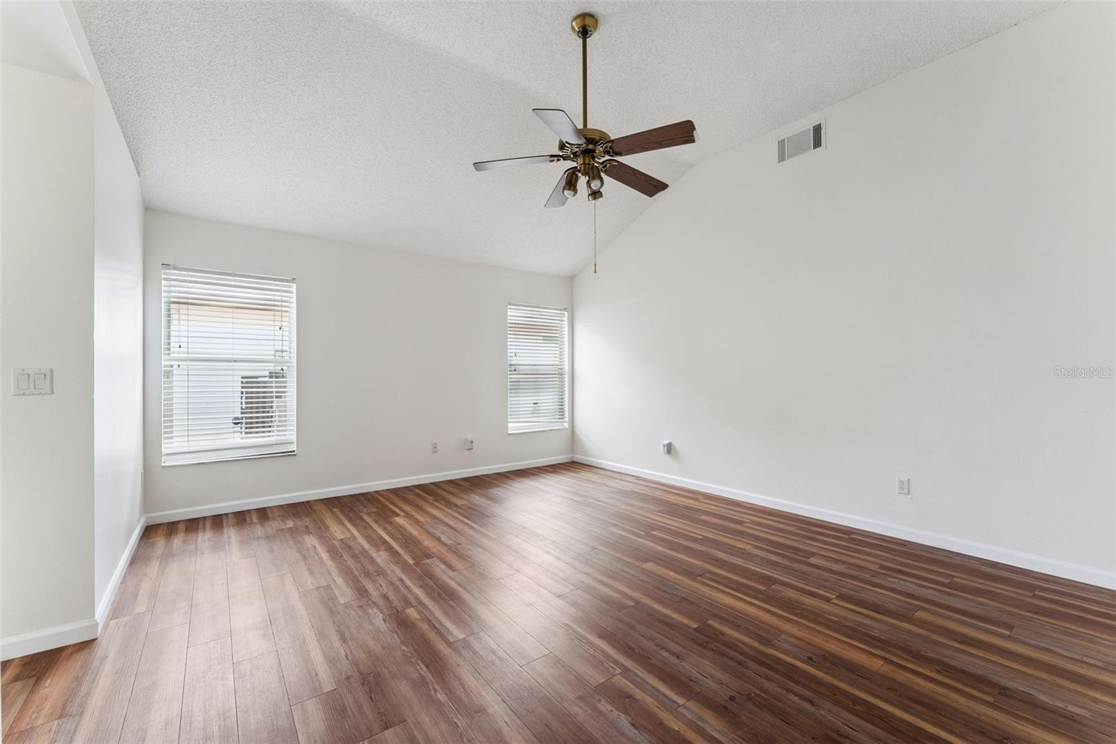 Image 18 of 35 For 12879 Lower River Boulevard