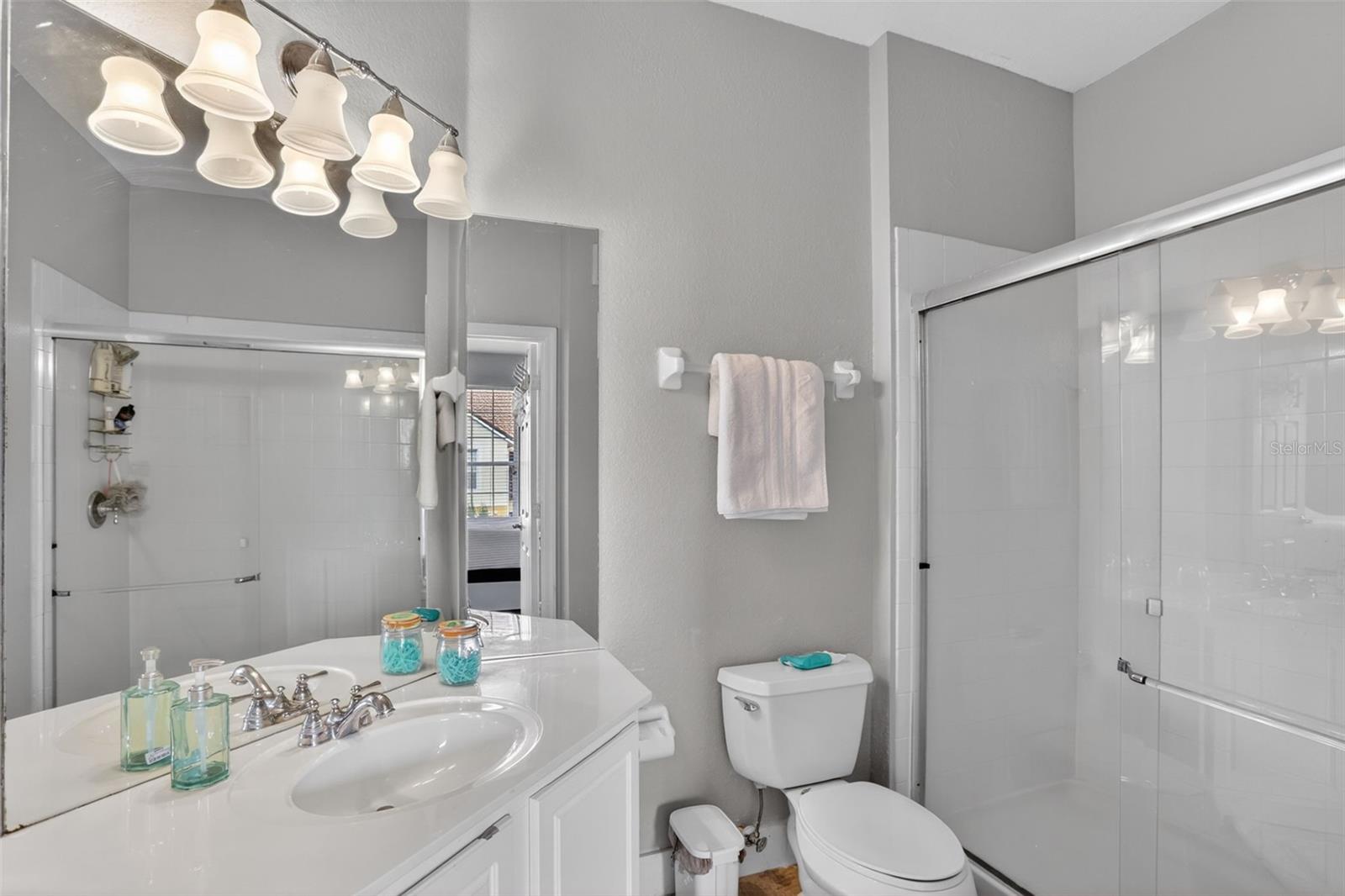 Image 12 of 31 For 3332 Robert Trent Jones Drive 40203