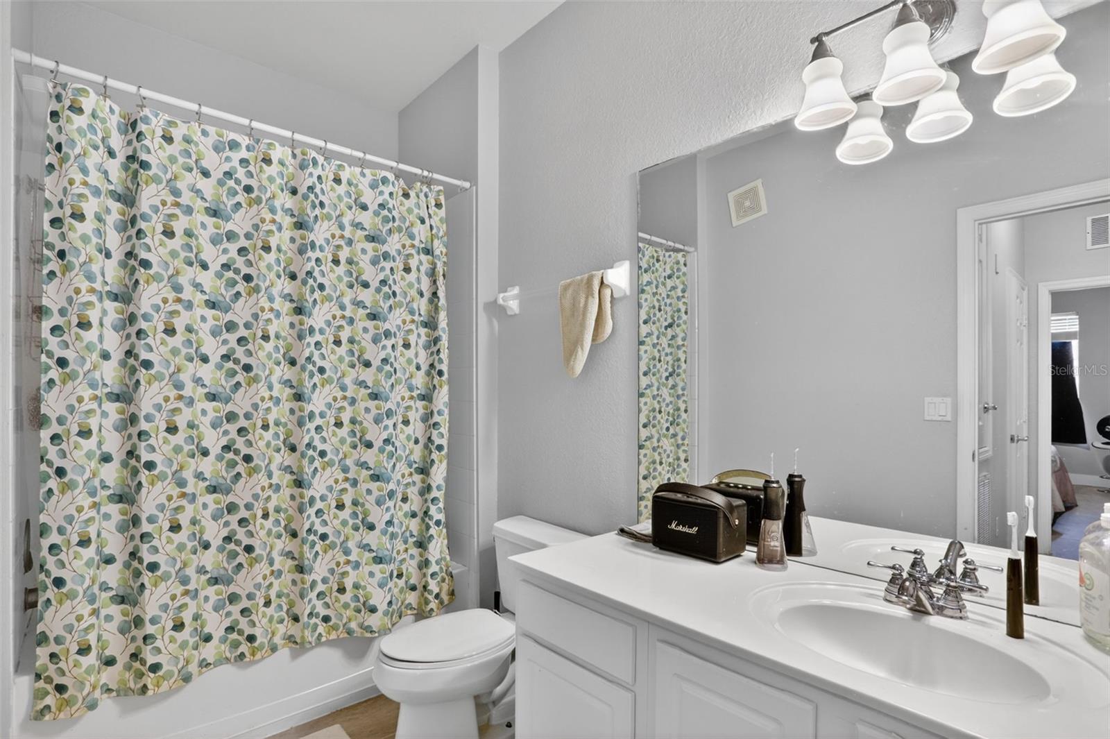 Image 17 of 31 For 3332 Robert Trent Jones Drive 40203