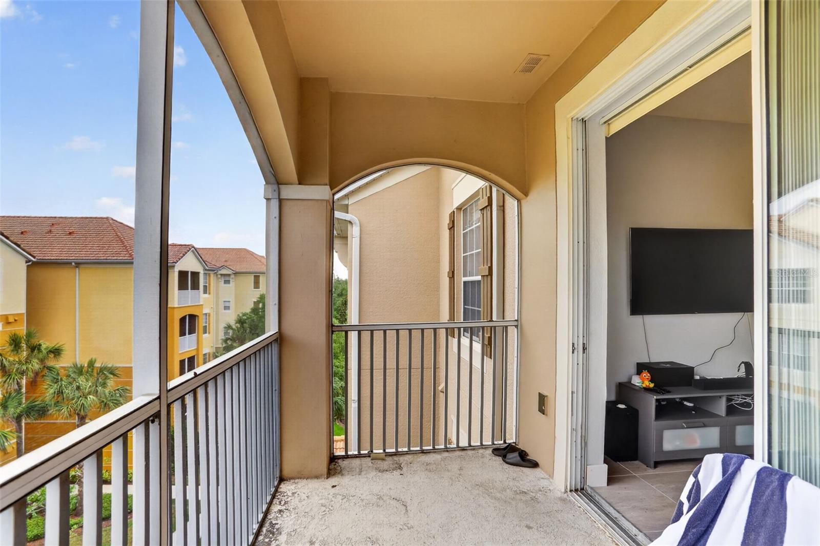 Image 19 of 31 For 3332 Robert Trent Jones Drive 40203