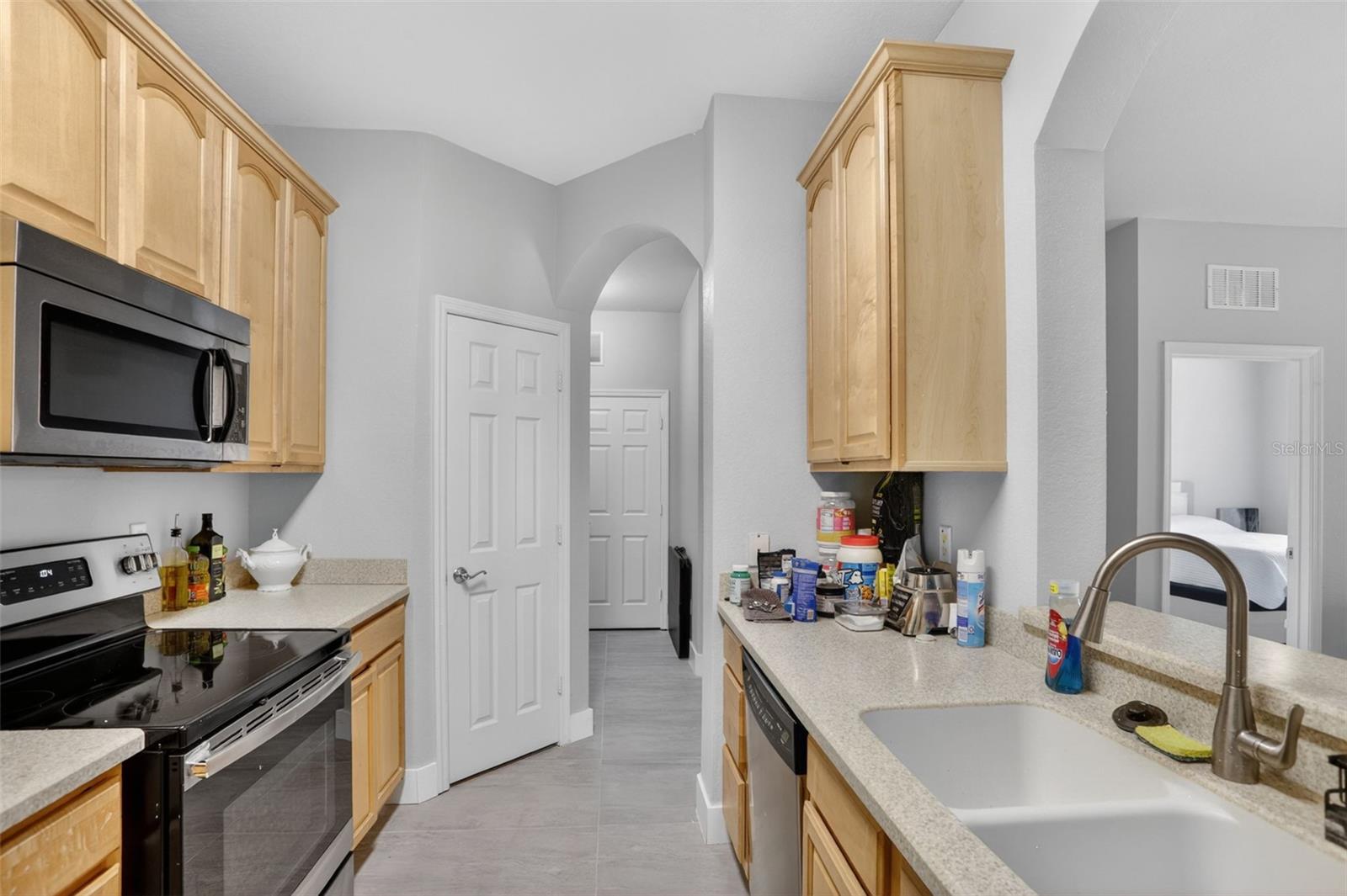 Image 9 of 31 For 3332 Robert Trent Jones Drive 40203