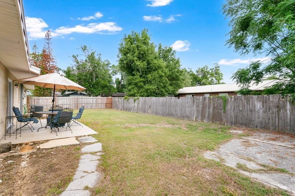 Image 24 of 30 For 5827 Flori Lane