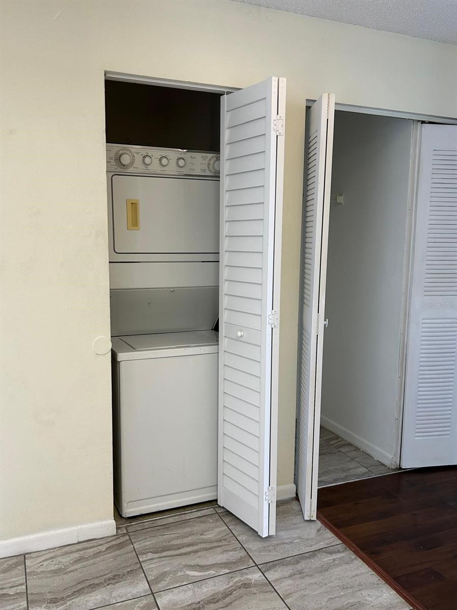 Image 13 of 19 For 2556 Woodgate Boulevard 203