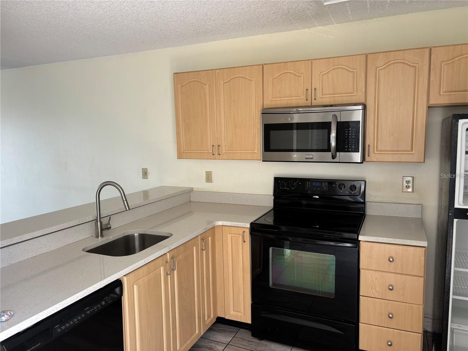 Image 6 of 19 For 2556 Woodgate Boulevard 203