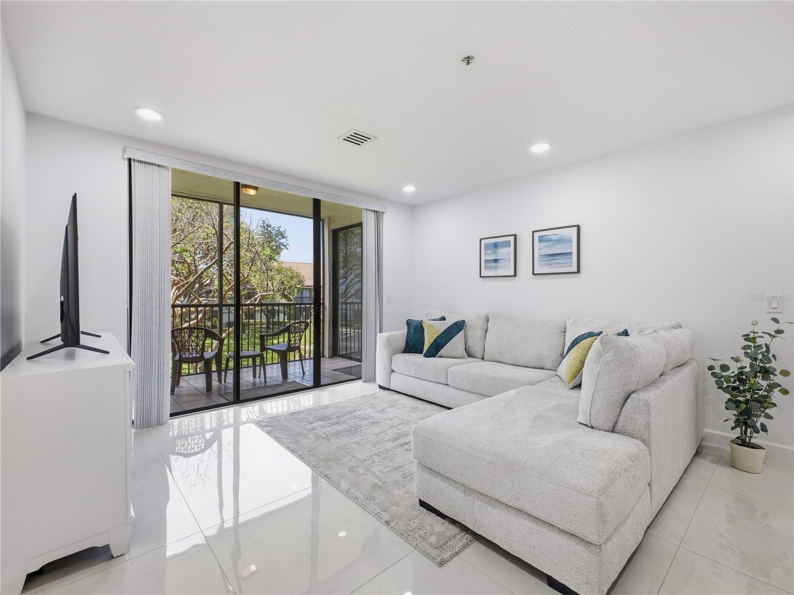Image 10 of 35 For 5157 Floria Way J