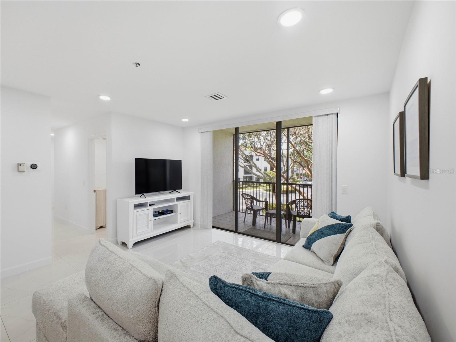 Image 11 of 35 For 5157 Floria Way J