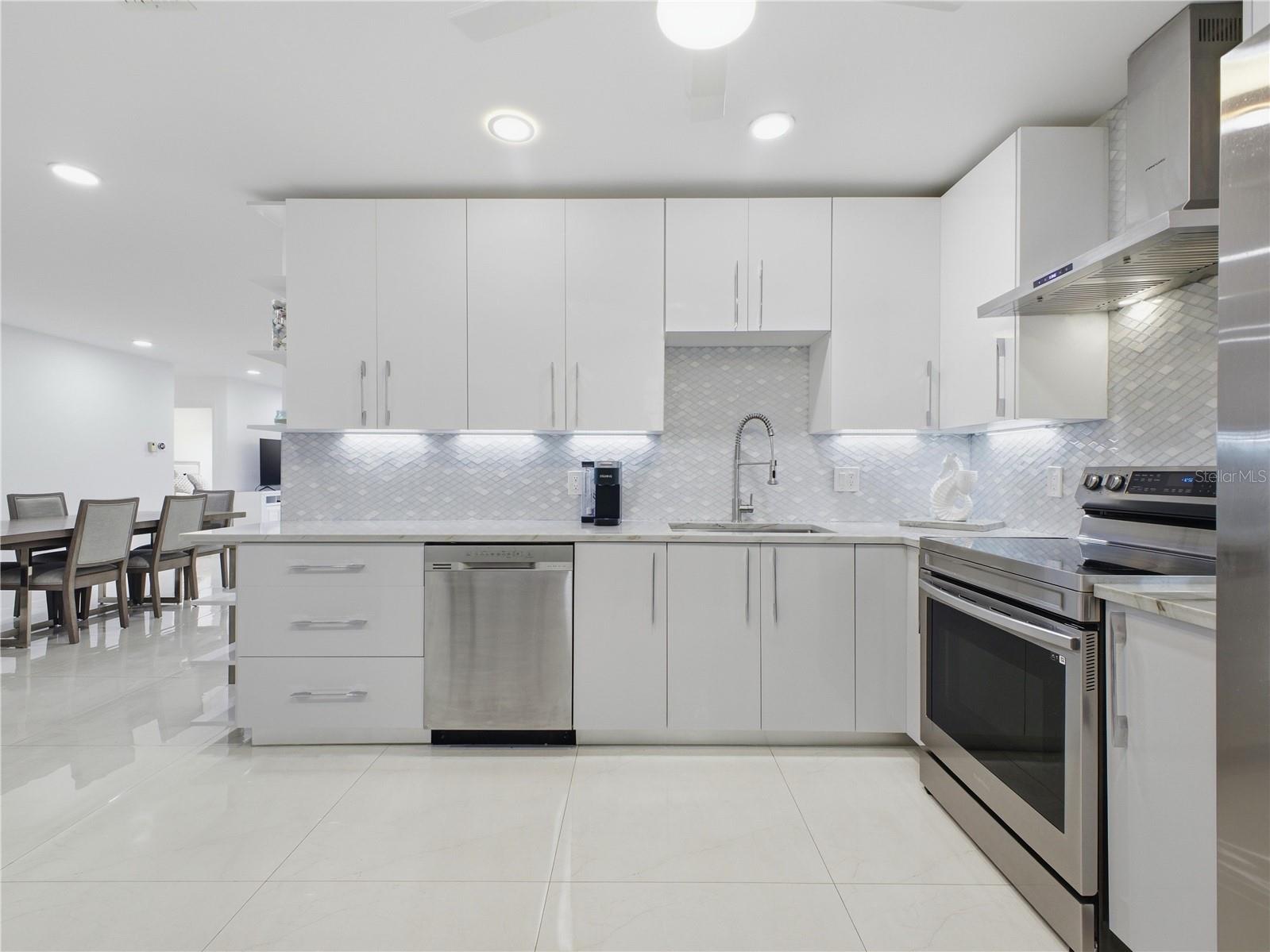Image 15 of 35 For 5157 Floria Way J