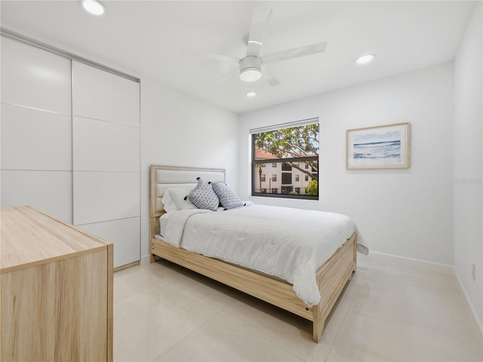 Image 22 of 35 For 5157 Floria Way J