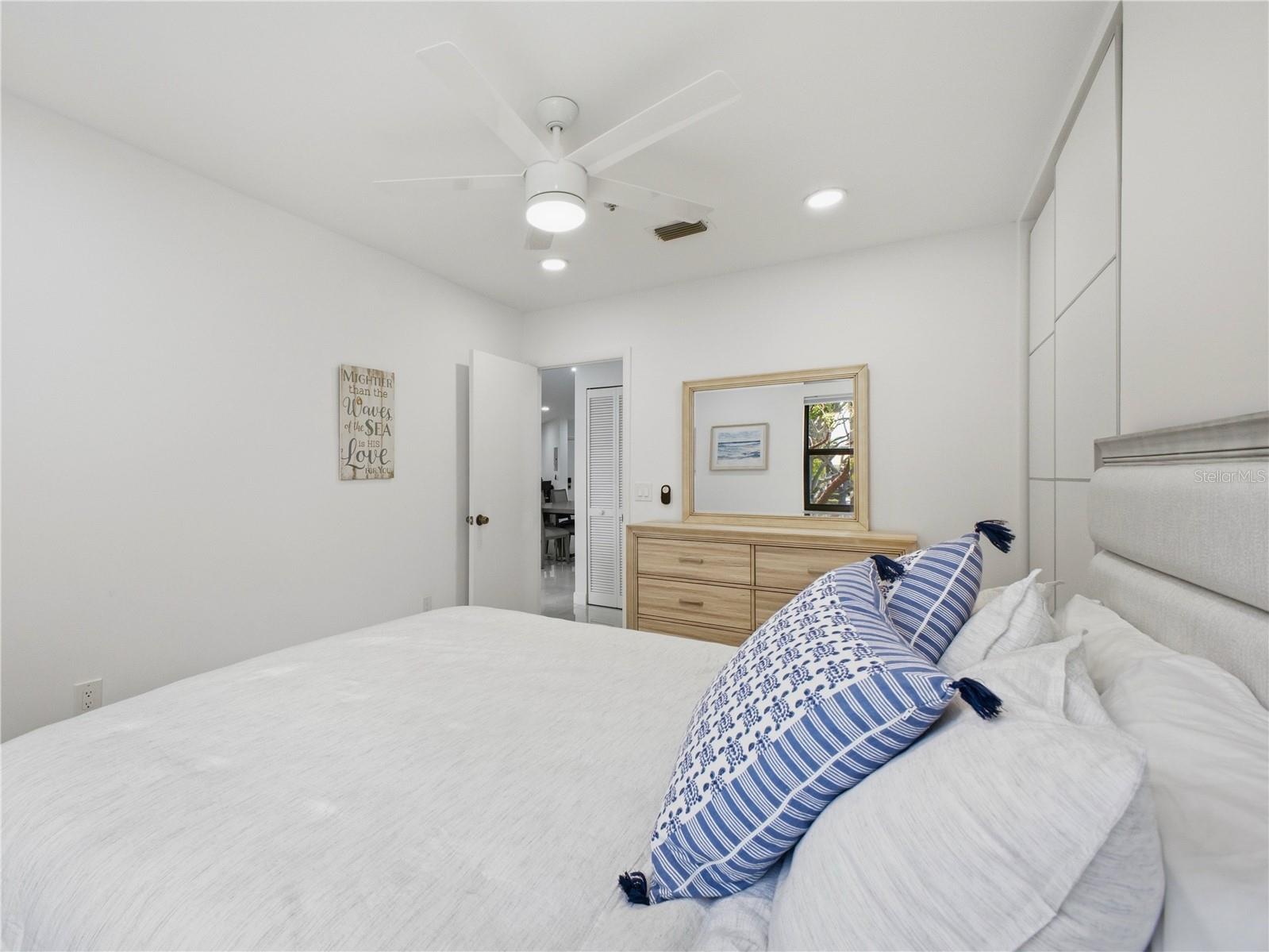 Image 23 of 35 For 5157 Floria Way J