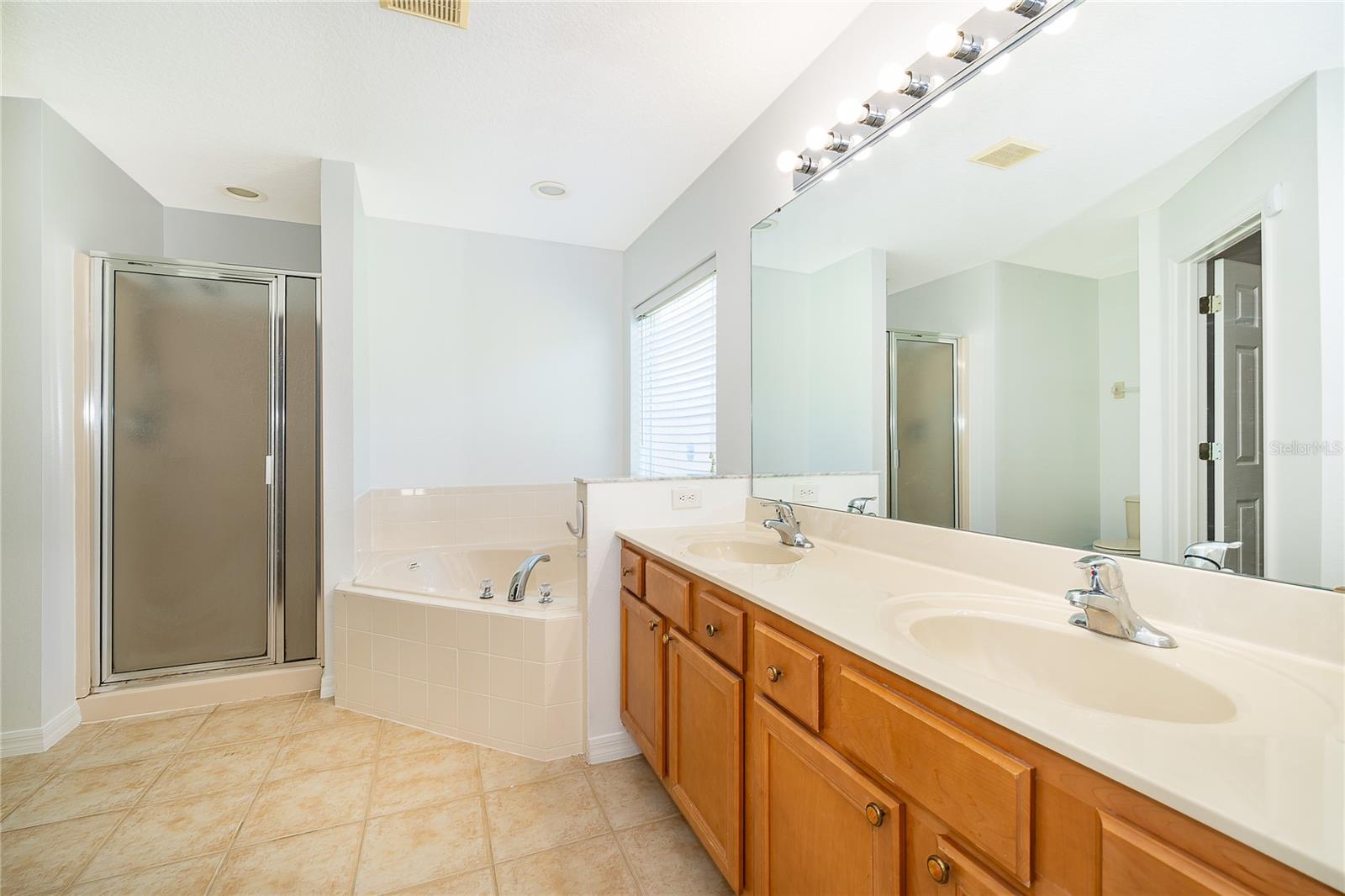 Image 17 of 36 For 2808 Lido Key Court