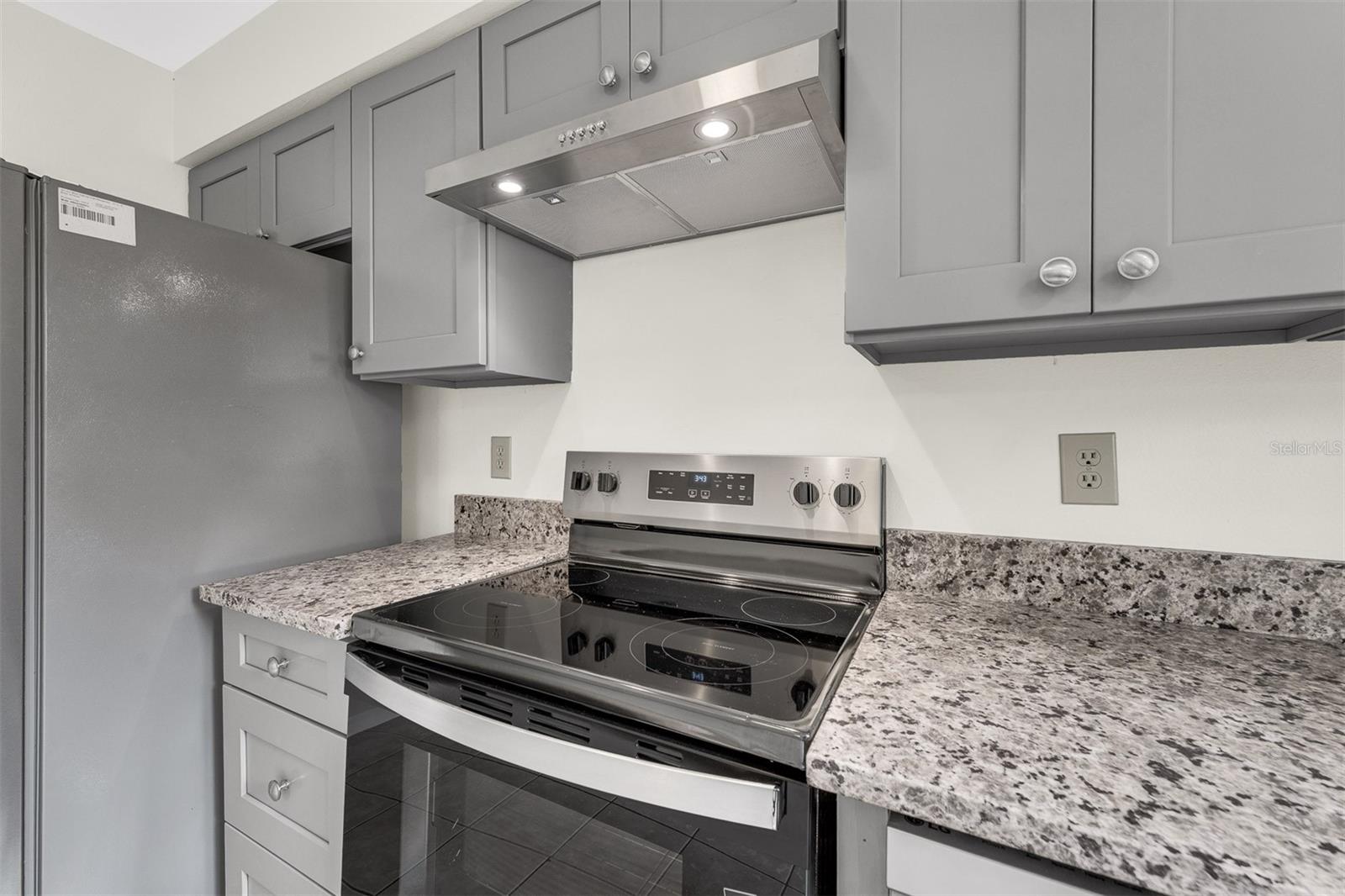 Image 15 of 25 For 945 Morris Avenue