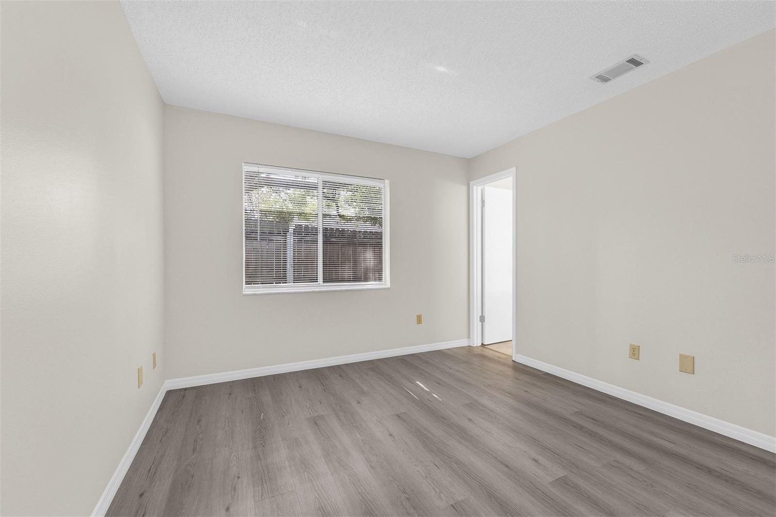 Image 18 of 25 For 945 Morris Avenue