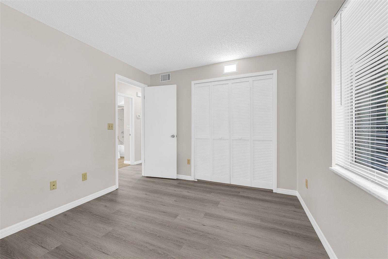 Image 21 of 25 For 945 Morris Avenue