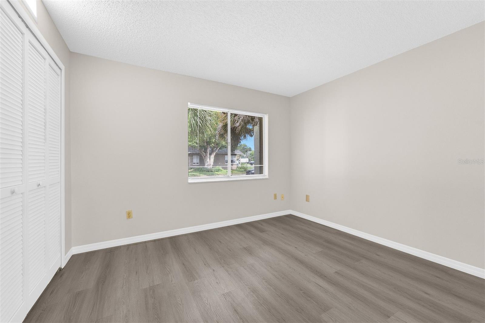 Image 22 of 25 For 945 Morris Avenue