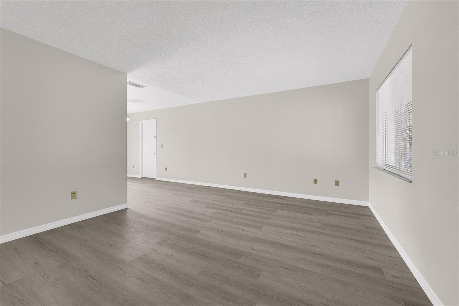Image 5 of 25 For 945 Morris Avenue